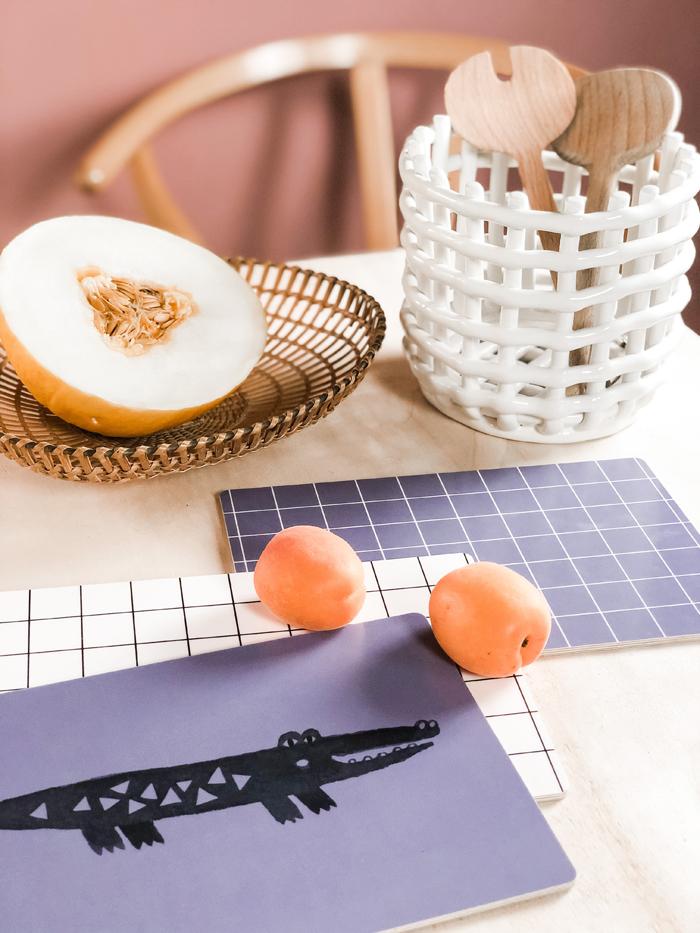 Kleines Schneidebrett Grid lila